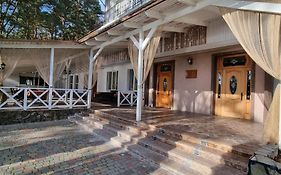 Готельно-Ресторанний Комплекс Три Бобри